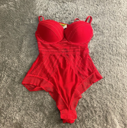 JUST SEXY: Lace Bodysuit - Red