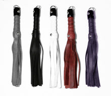Load image into Gallery viewer, Classic Leather Flogger 12&quot;
