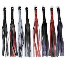 Load image into Gallery viewer, Classic Leather Flogger 18&quot;

